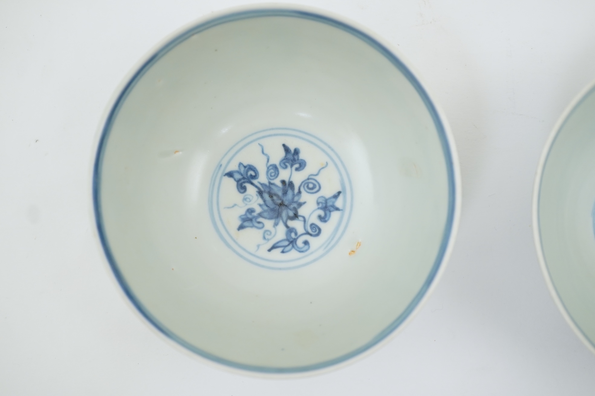 A pair of Chinese blue and white bowls, Ming Dynasty